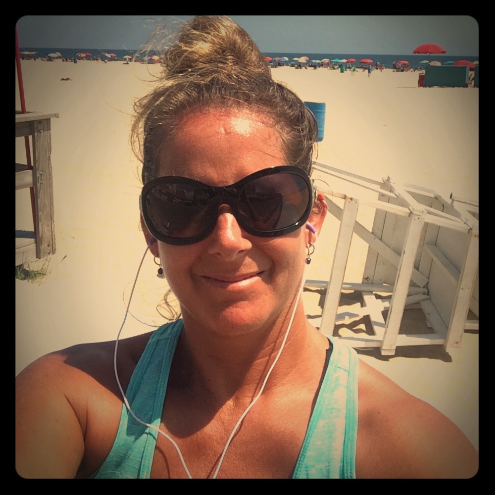 MEET YOUR POSHER, Amy
